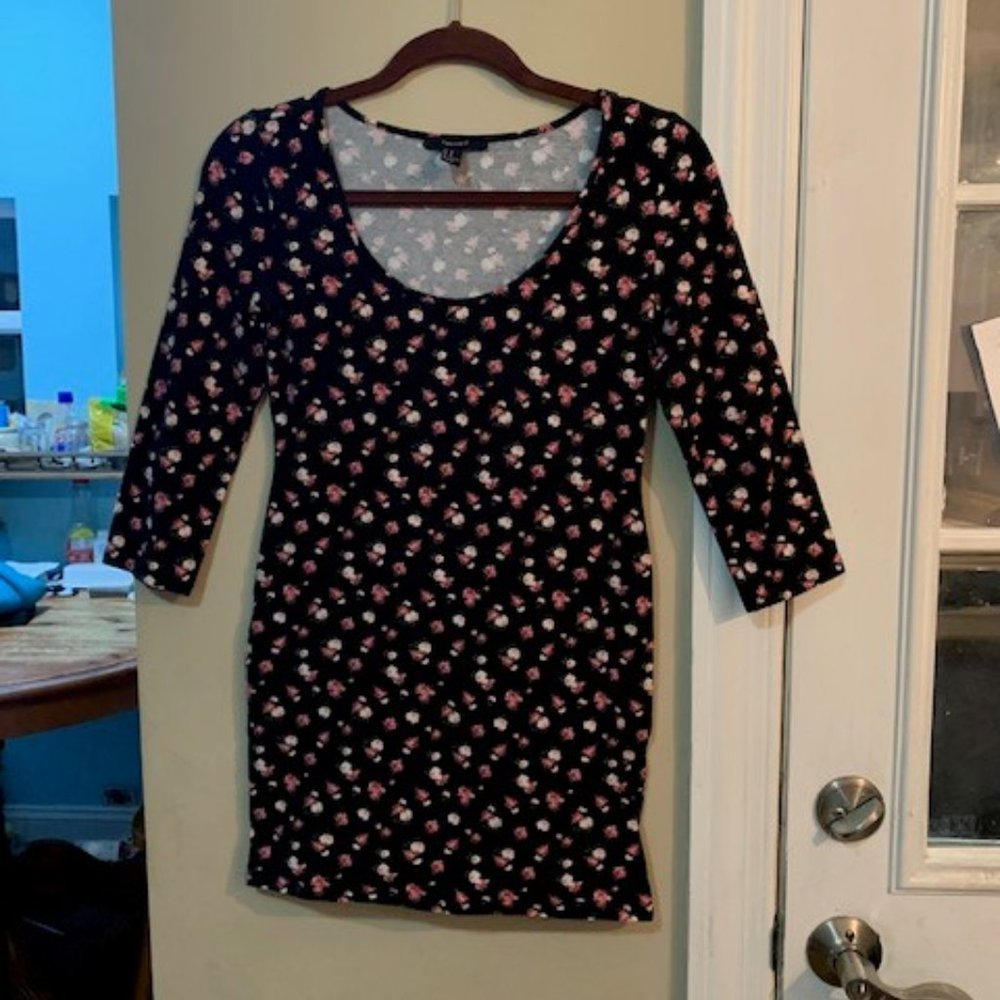 Forever 21 Petite Form fitting flowered Dress